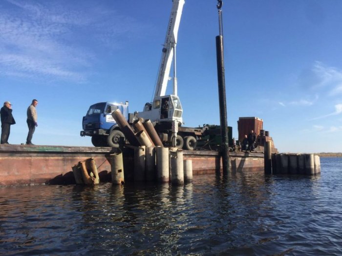 Саратовские экоактивисты очистили берег Волги от опасных свай