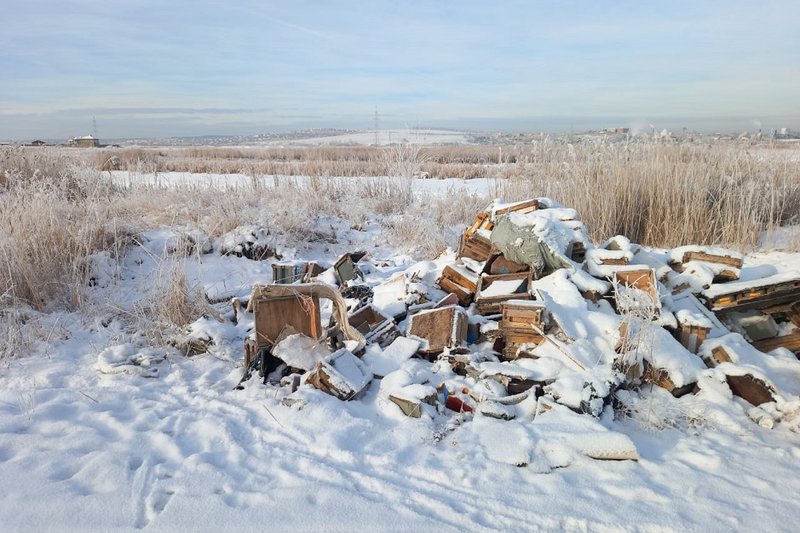 10 тонн литиевых батарей выбросили в иркутском заказнике