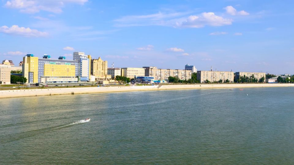 Уровень воды в реке Иртыш в Омской области достиг рекордно низких значений